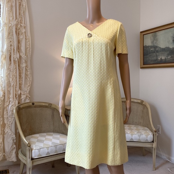 Vintage 1950s Fabulous Yellow Dress, Original Rhinestone Pin and Matching Belt - Picture 3 of 13